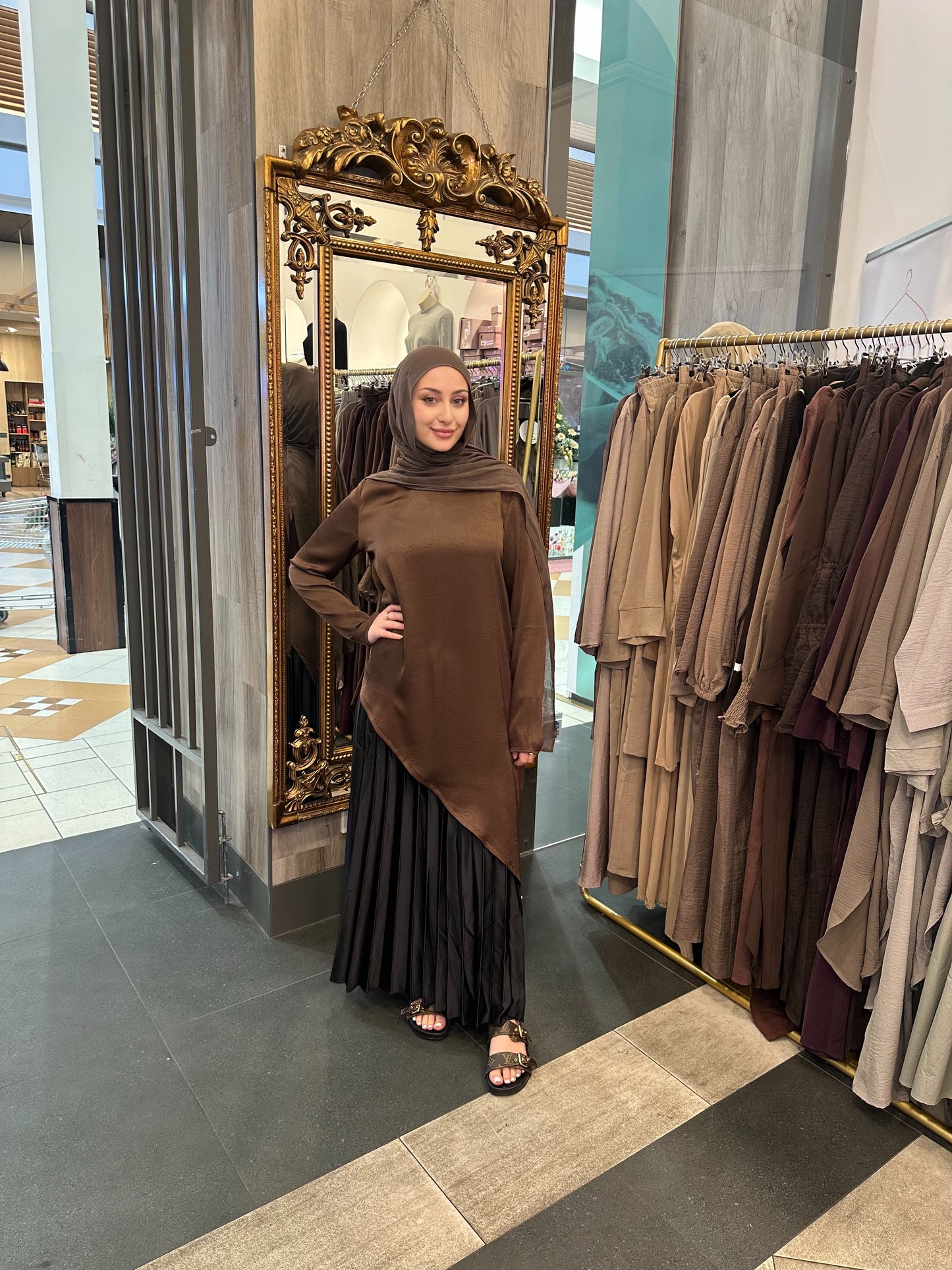 Anna Asymetric Top
