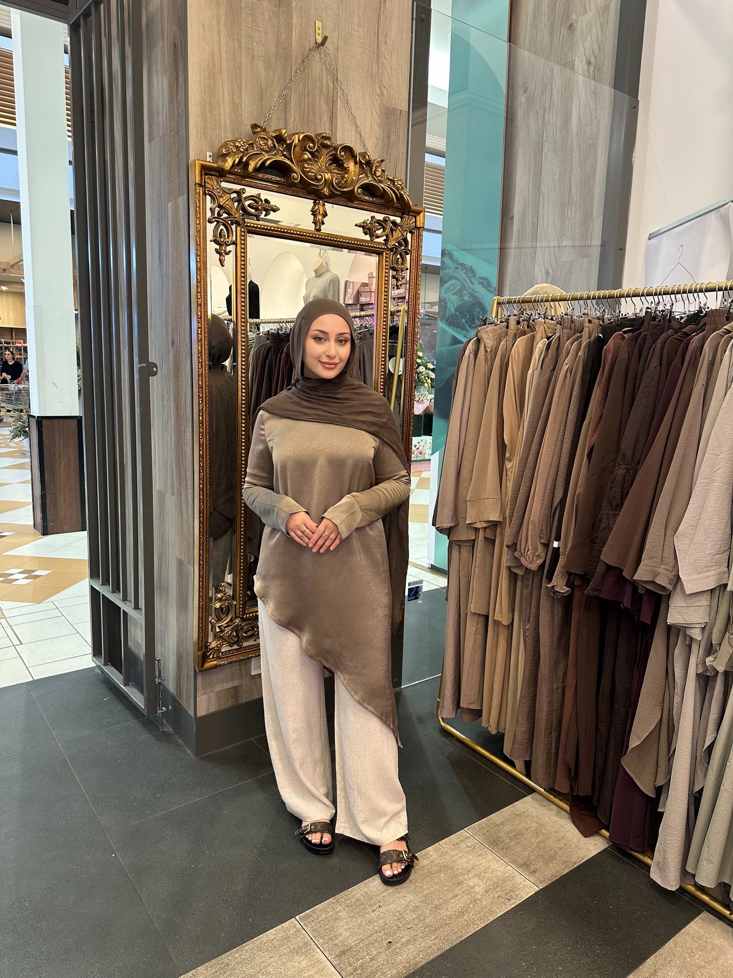 Anna Asymetric Top