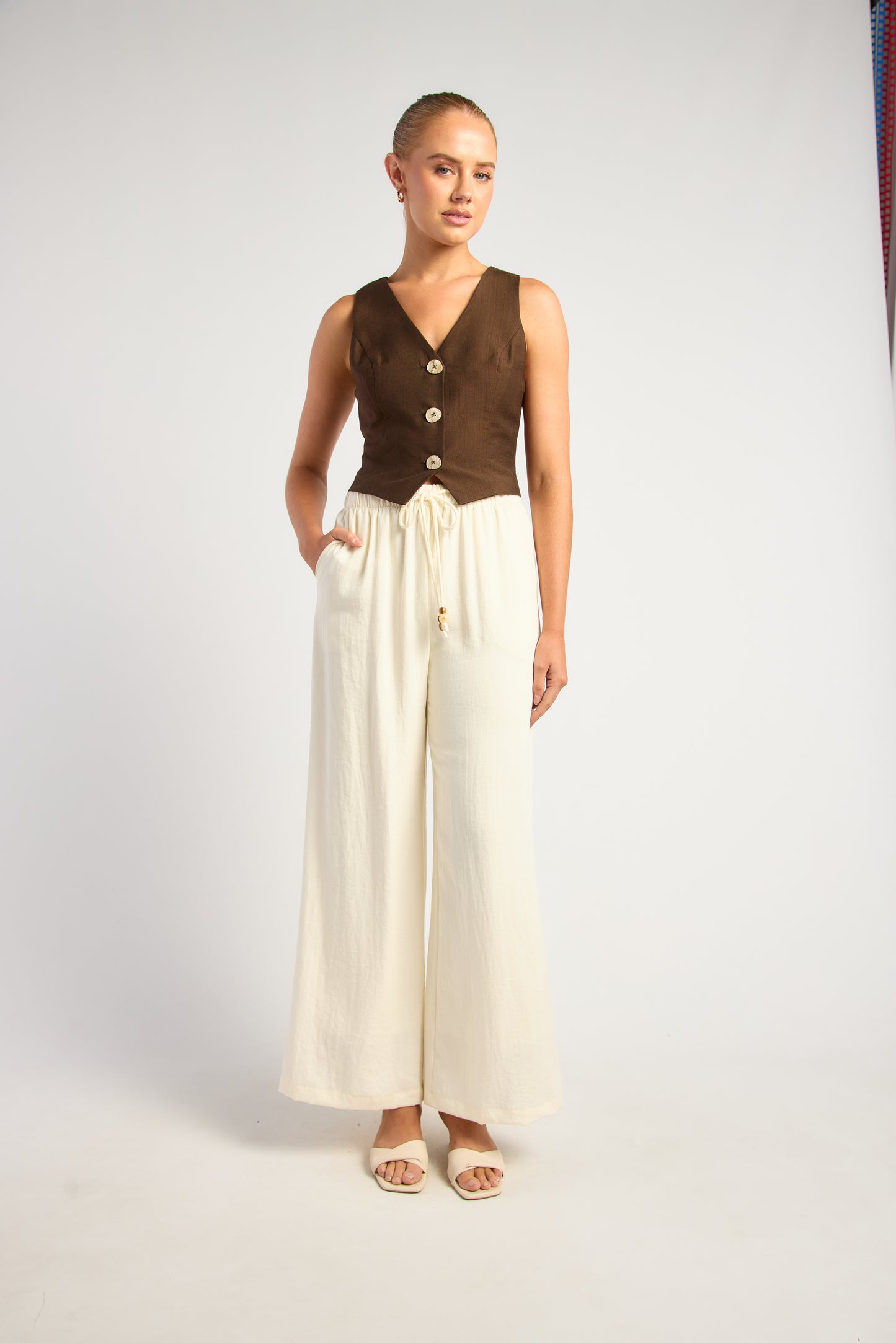 Textured pants with bead toggle