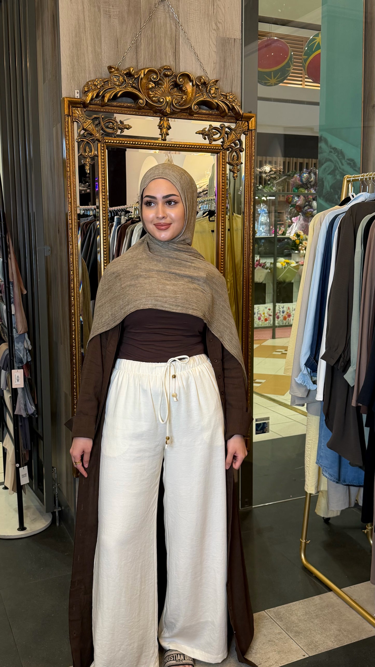 Textured pants with bead toggle