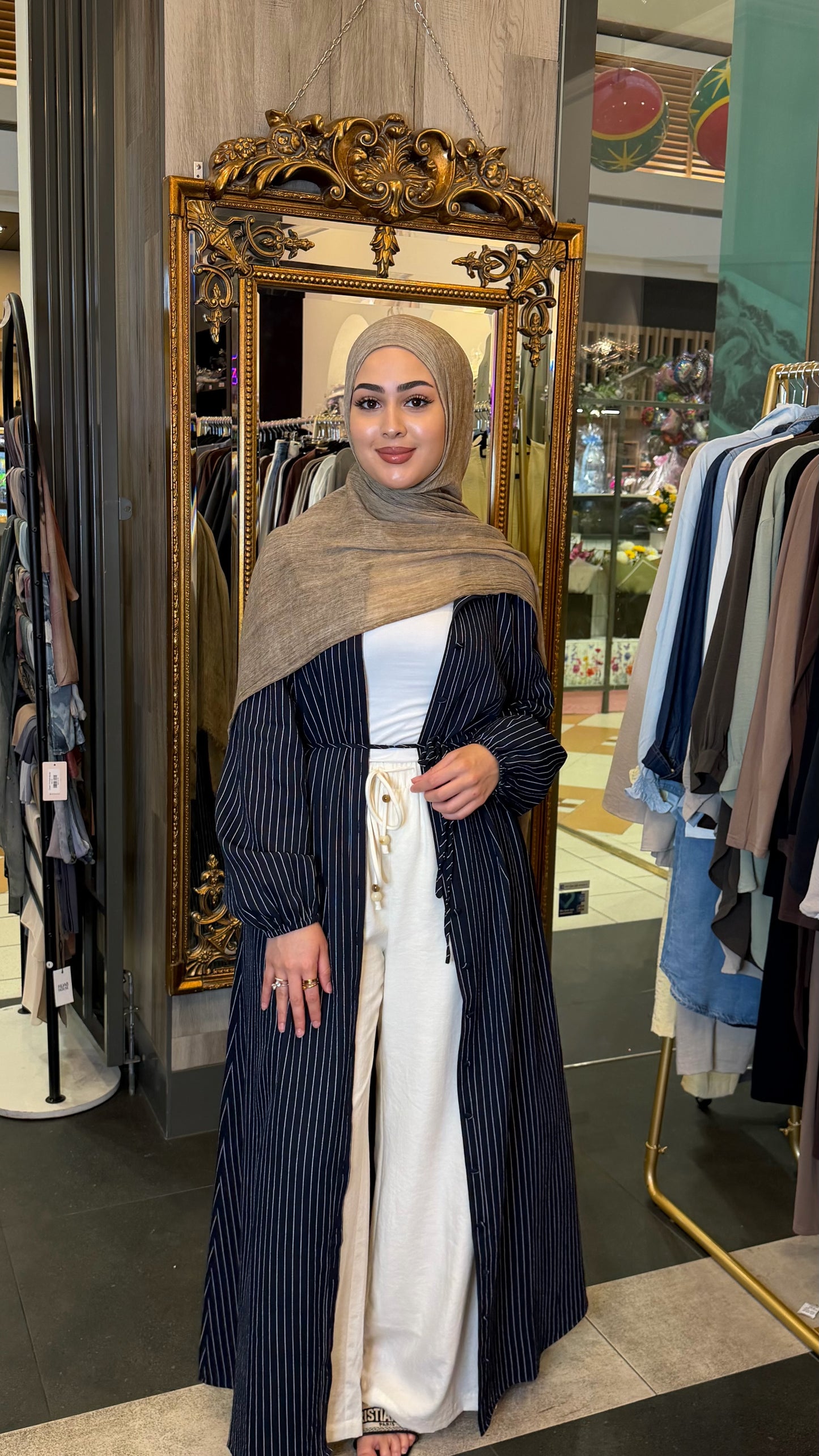 Textured pants with bead toggle