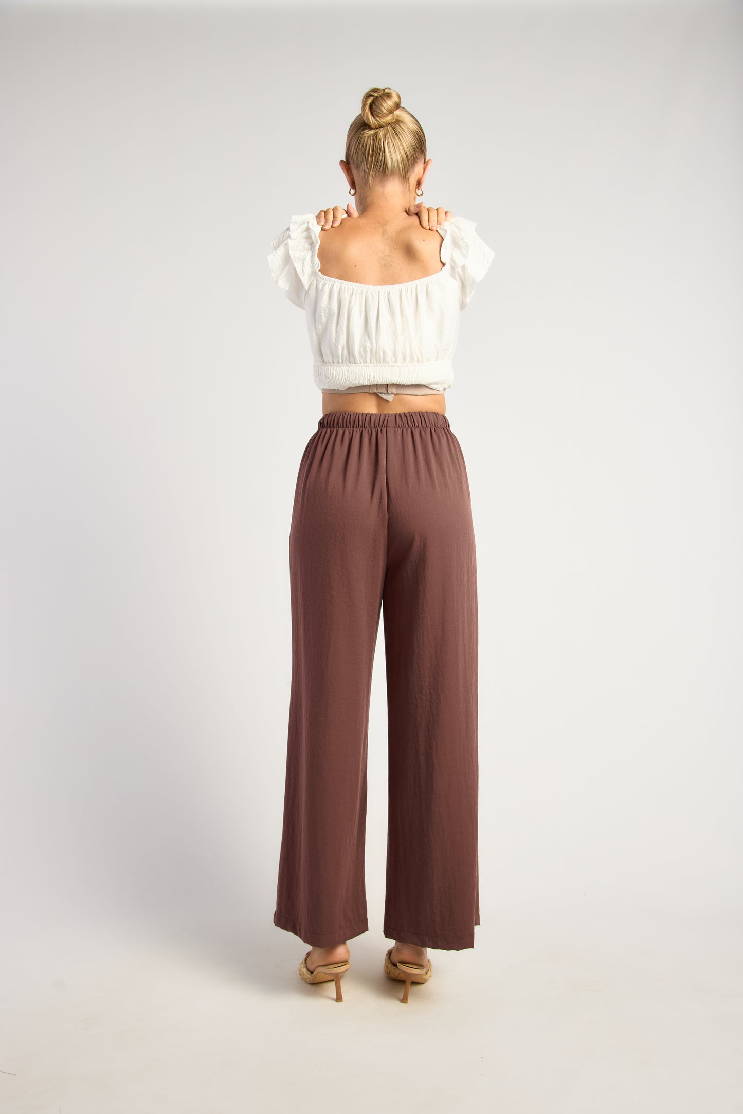 Textured pants with bead toggle