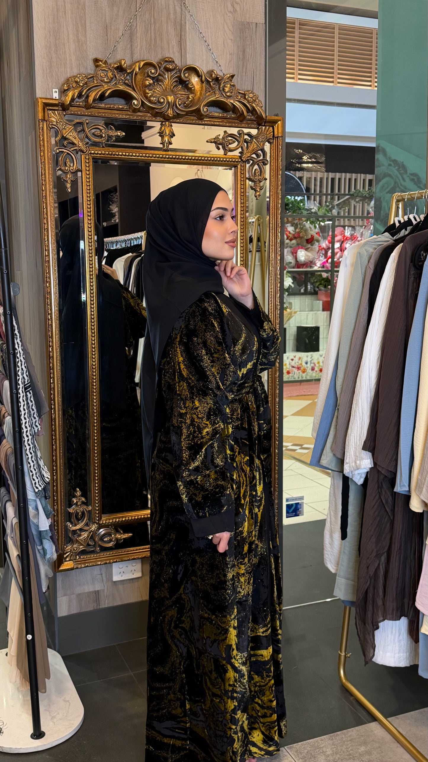Jouri Gold Foil Abaya
