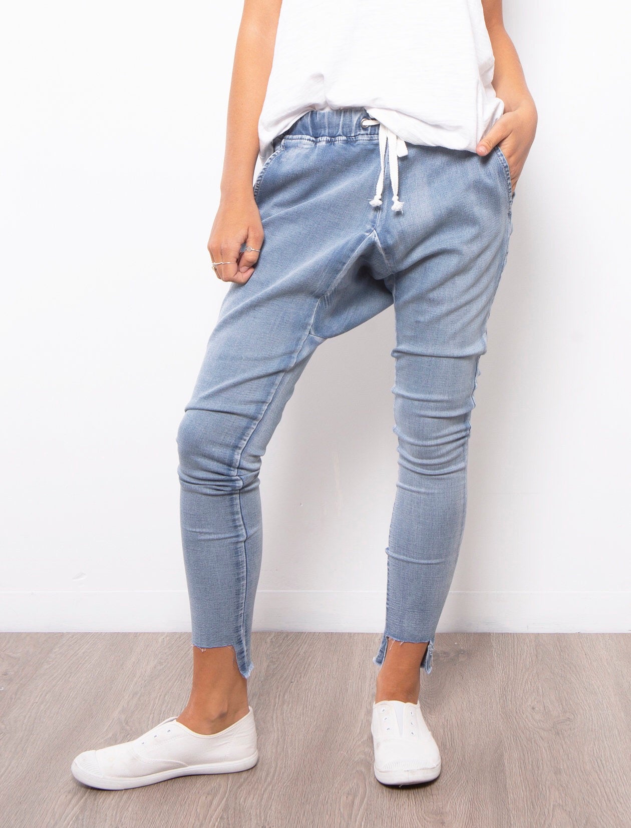 Lilly Crop Crotch Jeans